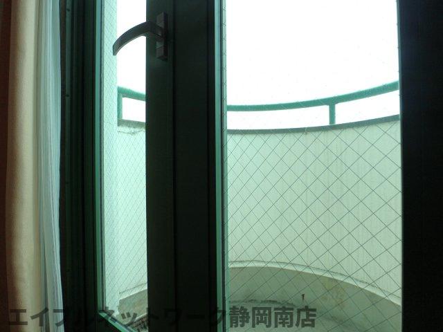 バルコニー　お洗濯にも便利なバルコニー付き