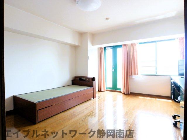居室・リビング　こちらの居間で趣味の時間をお楽しみください