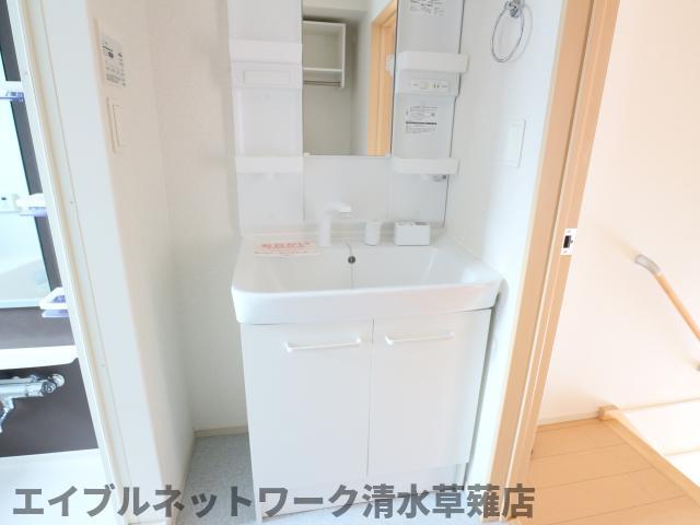 洗面設備　コンパクトで使いやすい洗面所