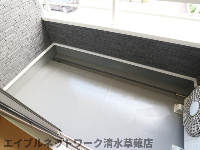 バルコニー　お洗濯にも便利なバルコニー付き