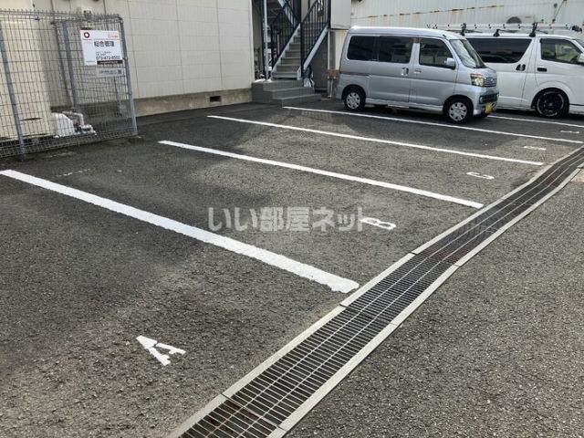 【和歌山市榎原のアパートの駐車場】