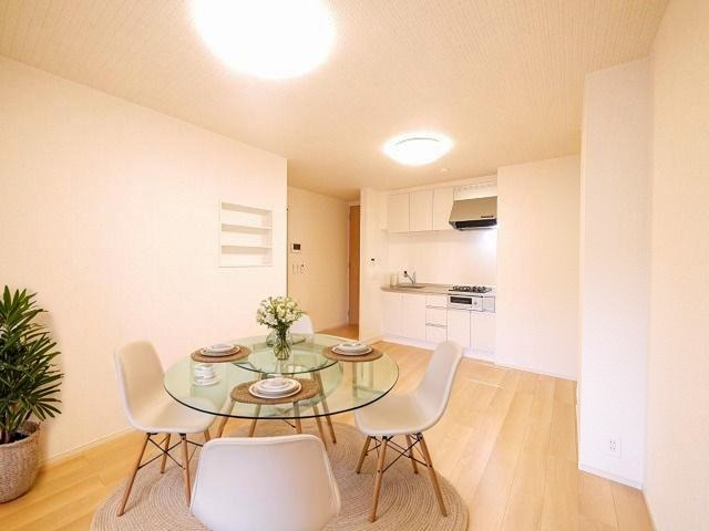 居室・リビング　CGで家具等を配置したもので家具等は含まれません