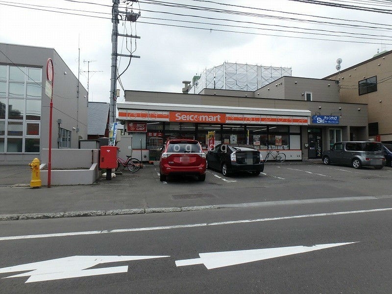 【札幌市中央区北五条西のマンションのコンビニ】