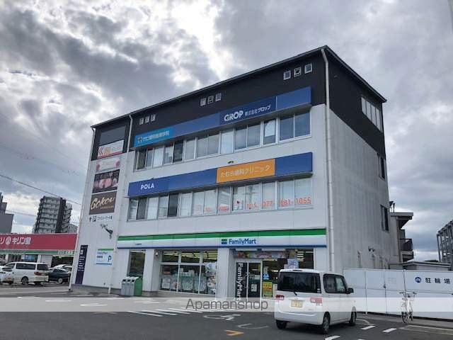 コンビニ　ファミリーマート（コンビニ）まで806m