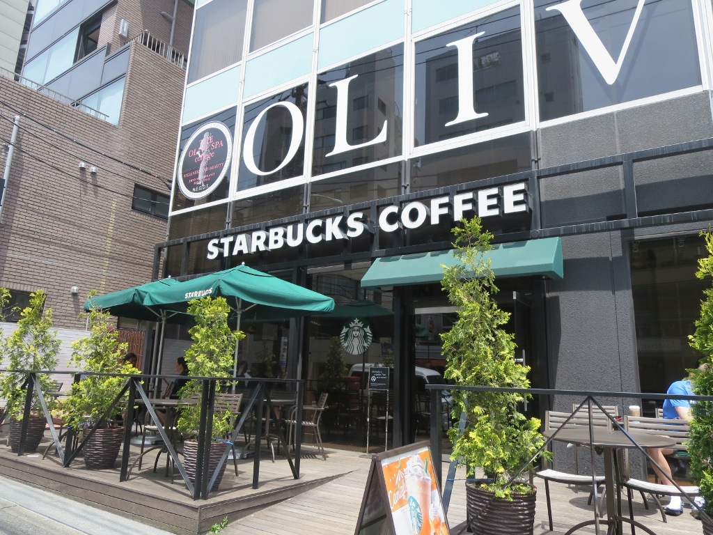 飲食店　スターバックスコーヒー南青山骨董通り店（飲食店）まで672m
