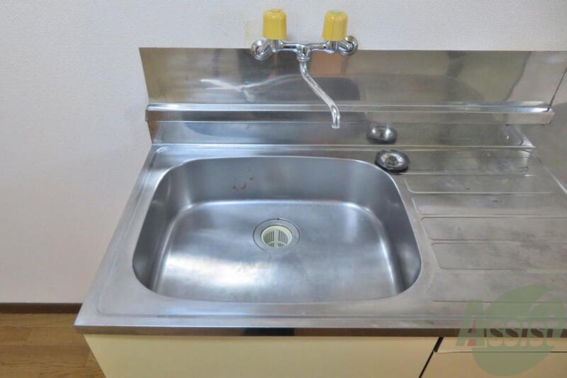 洗面設備　洗面はキッチンと併用なのでお掃除の手間が省かれますねー。