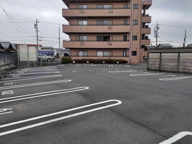 【サンエクセル緑ヶ丘IIの駐車場】