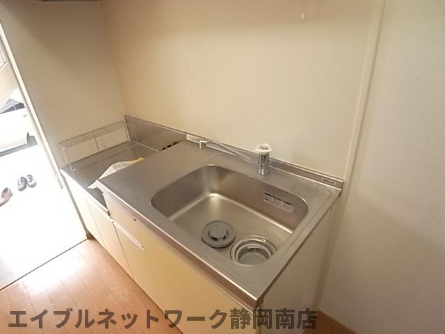 キッチン　コンパクトなキッチンで掃除もラクラク