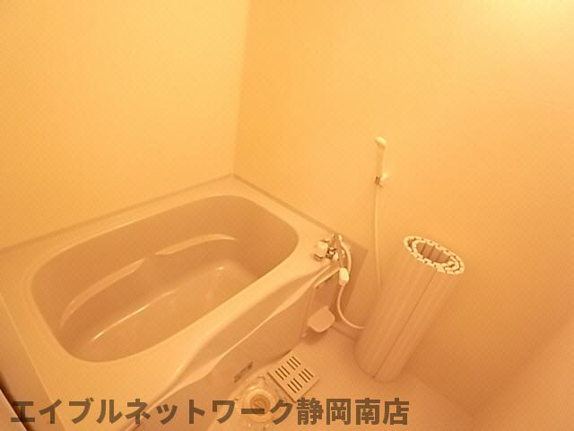 バス・シャワールーム　落ち着いた空間のお風呂です