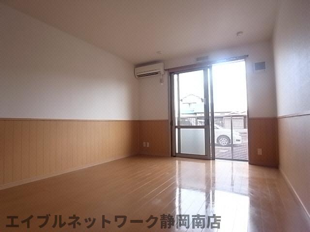 居室・リビング　ゆったり過ごせる居間です