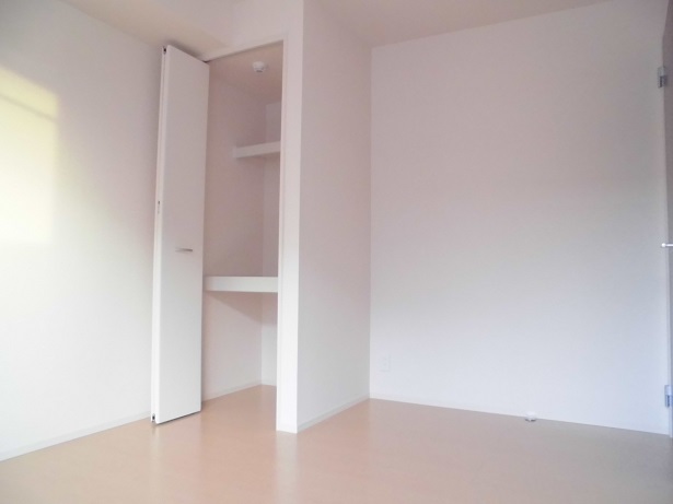 居室・リビング　個人の部屋や寝室として使える洋室です