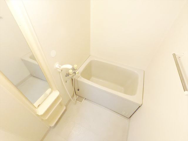 バス・シャワールーム　一日の疲れが摂って頂ける広い浴室