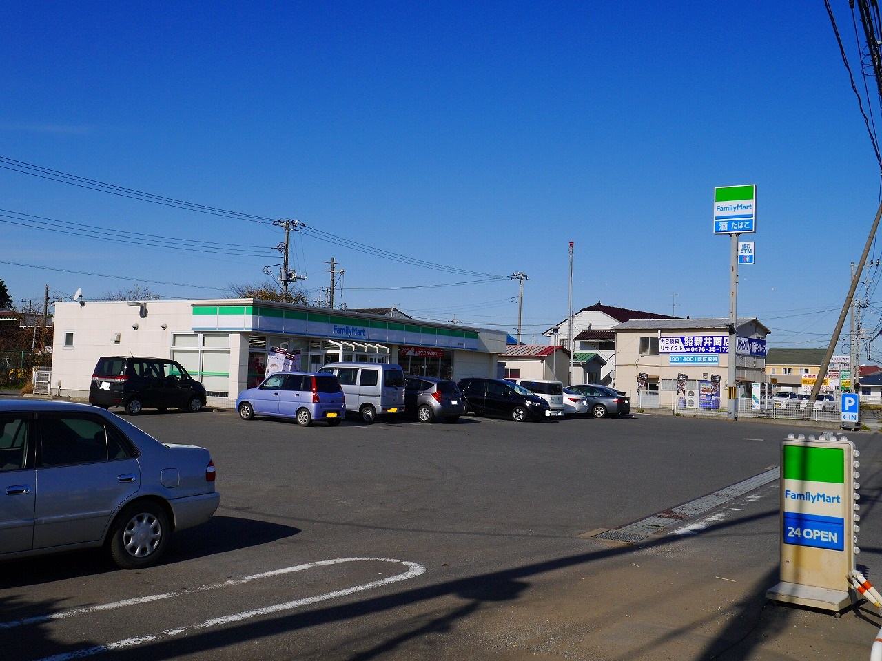 コンビニ　ファミリーマート成田本城店（コンビニ）まで709m