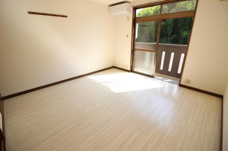 その他部屋・スペース　キッチン側から見た洋室