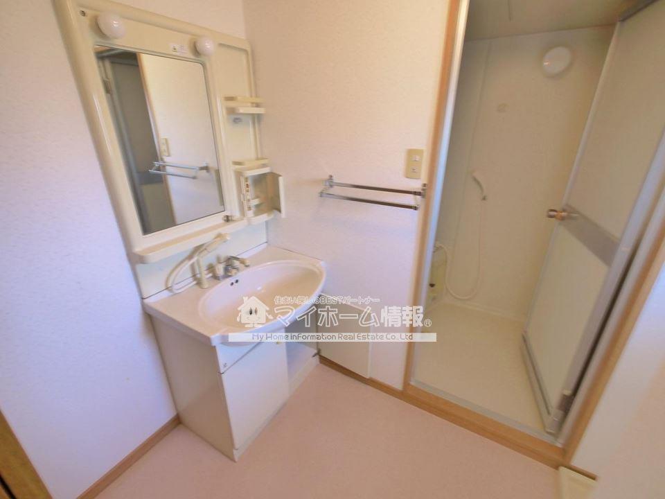 洗面設備　※別号室の画像です。