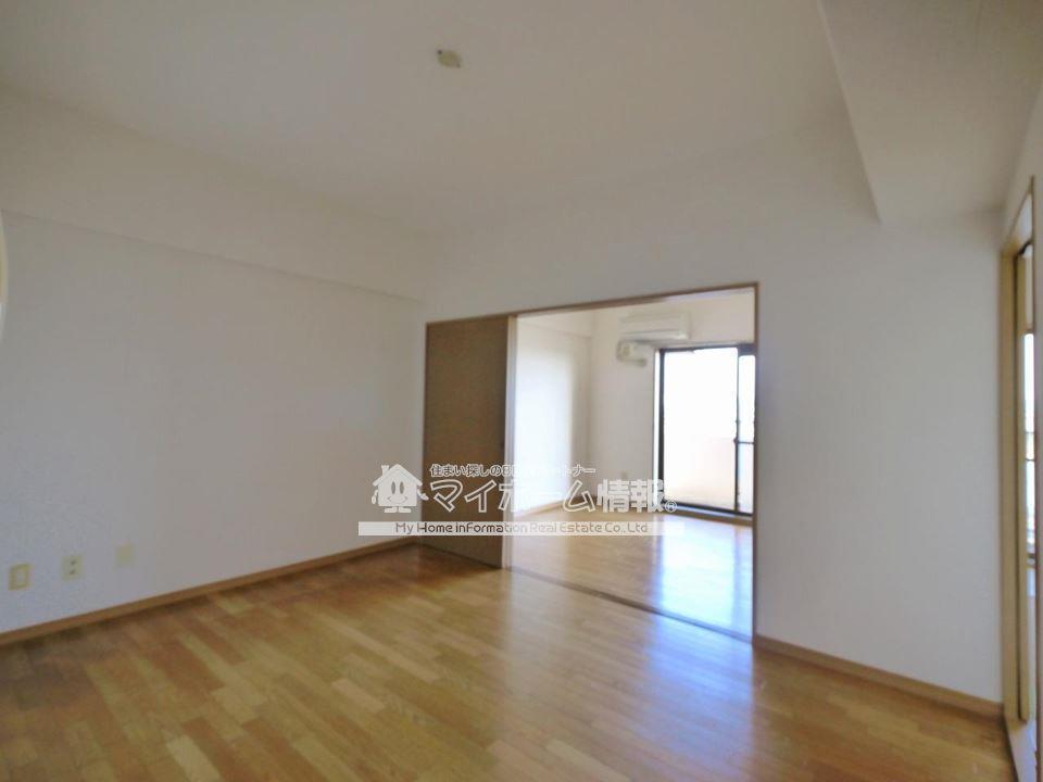 居室・リビング　※別号室の画像です。