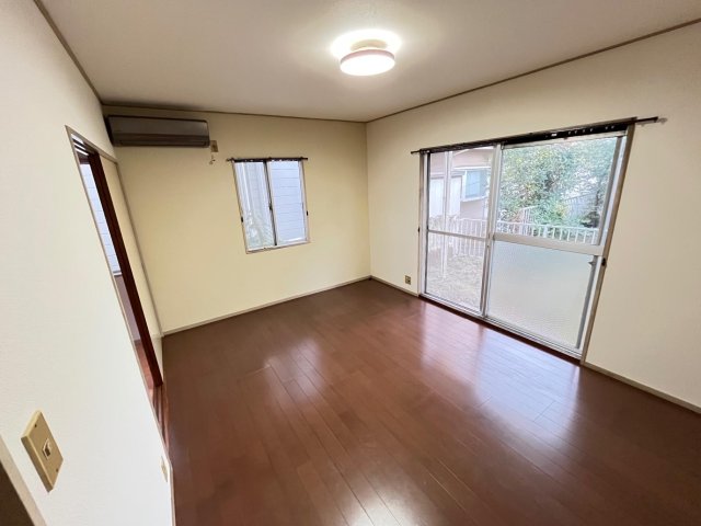 居室・リビング　エアコン、フローリング