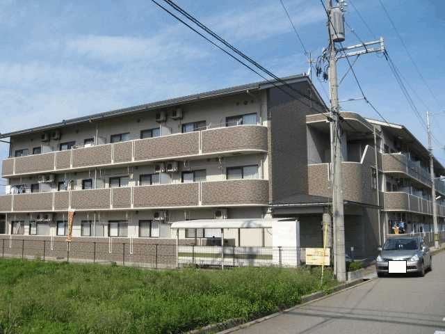 金沢市福増町のマンションの建物外観