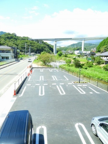 【広島市佐伯区八幡のアパートの駐車場】