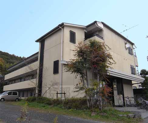 京都市左京区岩倉木野町のマンションの建物外観