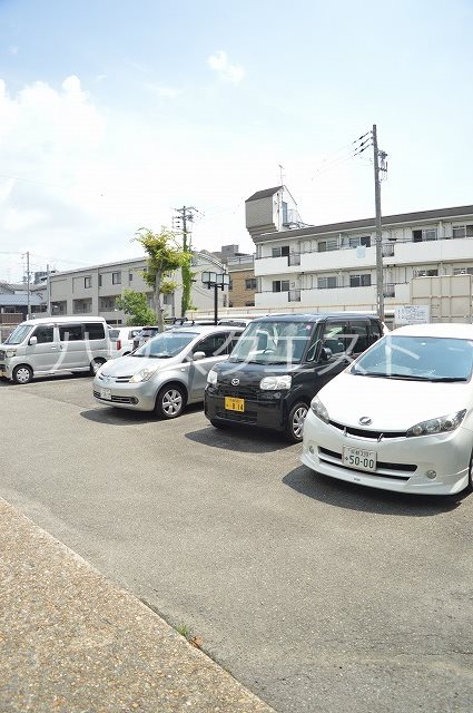 【エスパシオ石田の駐車場】