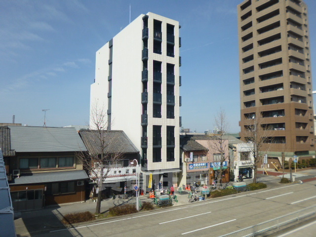 名古屋市昭和区阿由知通のマンションの建物外観