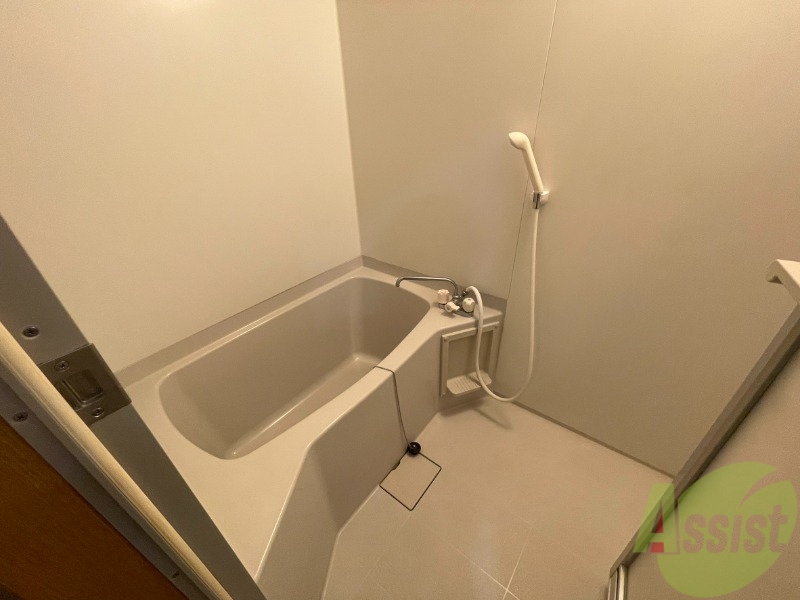バス・シャワールーム　浴槽は洗い場が広くキレイで使いやすいです