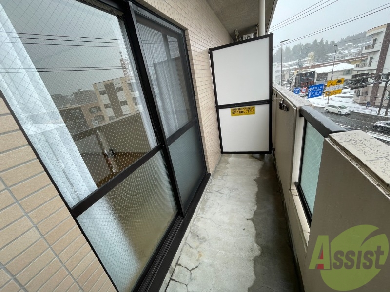 バルコニー　バルコニーは日当たりが良く広く使いやすいです