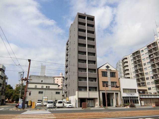 広島市中区広瀬北町のマンションの建物外観