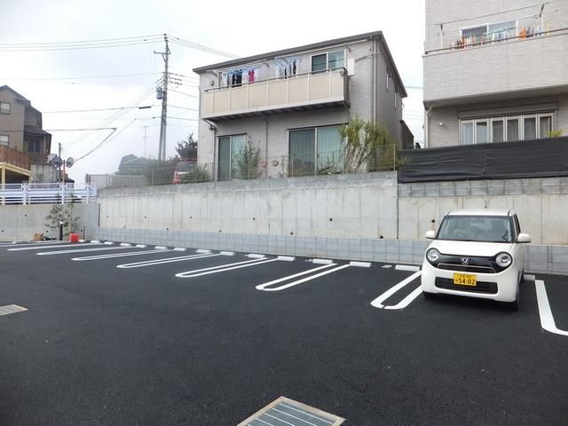 【町田市金井ヶ丘のアパートの駐車場】