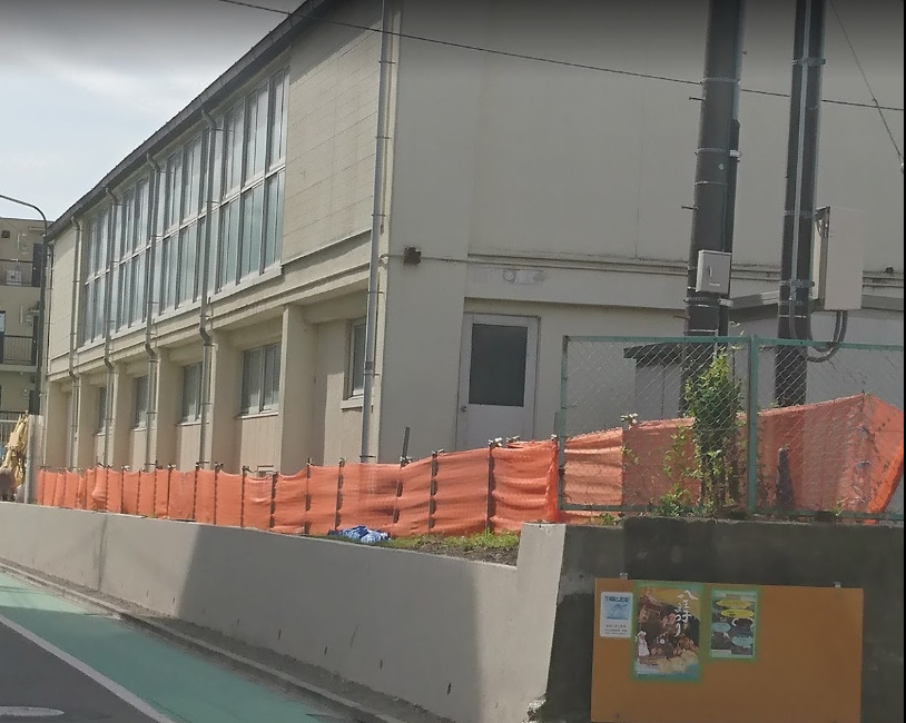 【八王子市千人町のマンションの小学校】