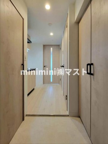 玄関　お部屋によってカラーリングが異なります