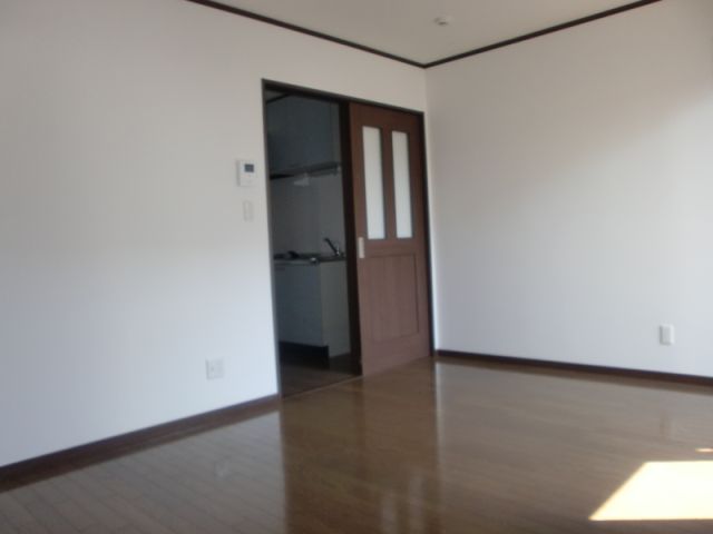 居室・リビング　広々とした洋室は重宝します。