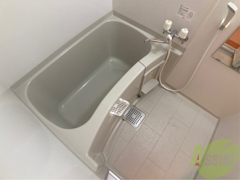 バス・シャワールーム　ユニットバスです。疲れを癒すのに欠かせませんね！