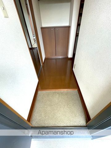 フォレストモールB棟の玄関写真