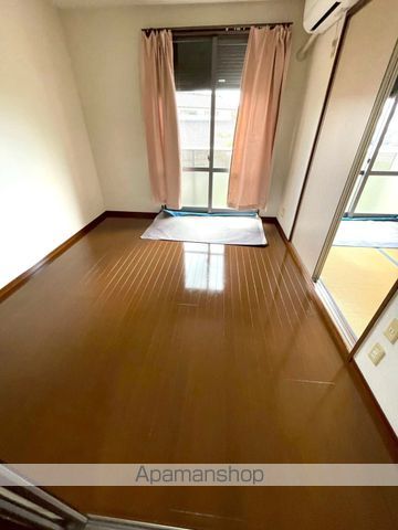 フォレストモールB棟の居間写真