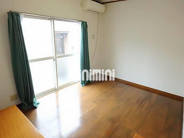 居室・リビング　エアコン完備、フローリングのお部屋です。