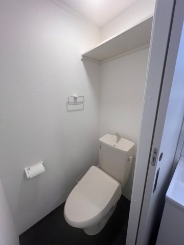 トイレ　温水洗浄便座