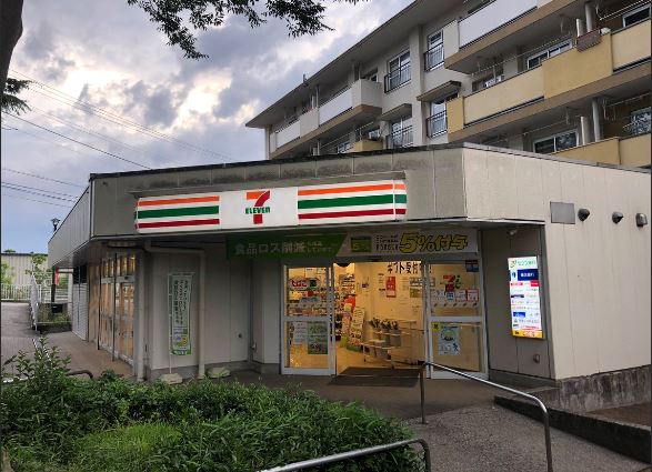 コンビニ　セブン-イレブン ＵＲくぬぎ台団地店（コンビニ）まで519m