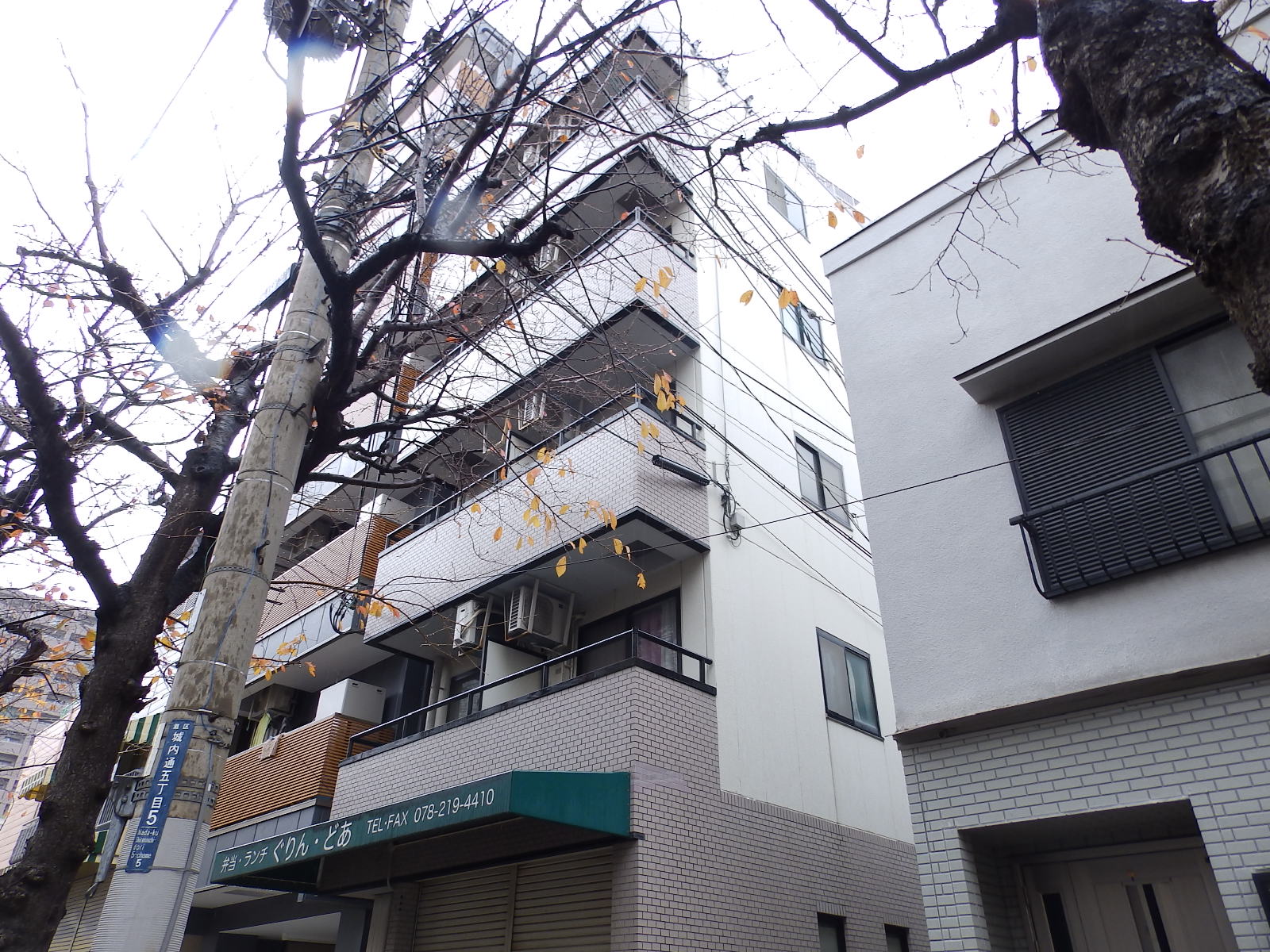 建物外観　駅前です