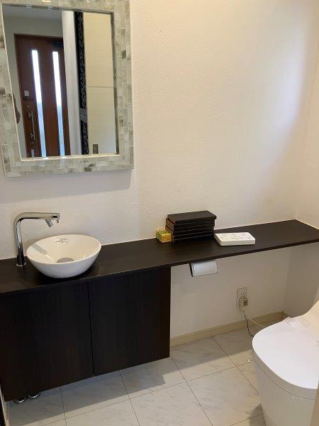 トイレ　温水洗浄便座・手洗い有