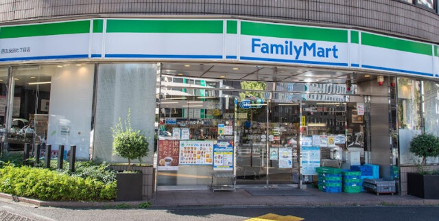 コンビニ　ファミリーマート西五反田七丁目店（コンビニ）まで90m