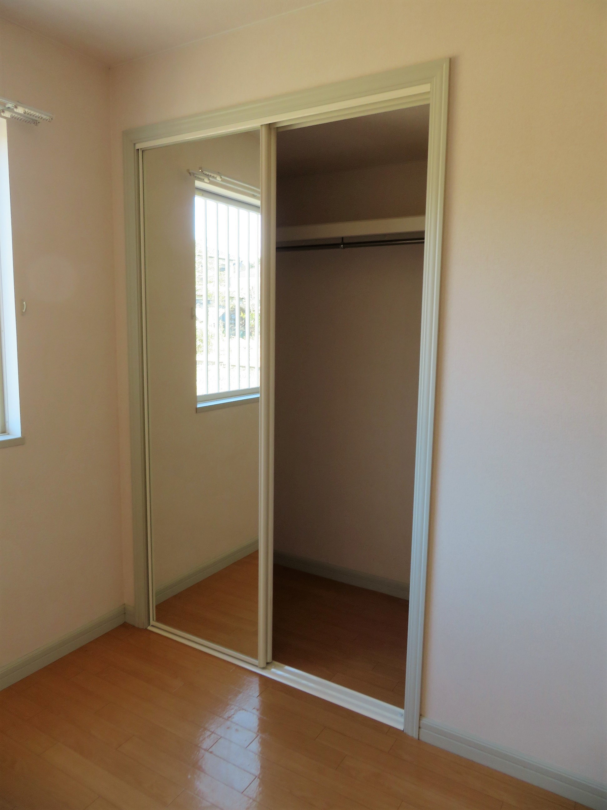 収納　鏡付きクローゼットです！大容量で便利！