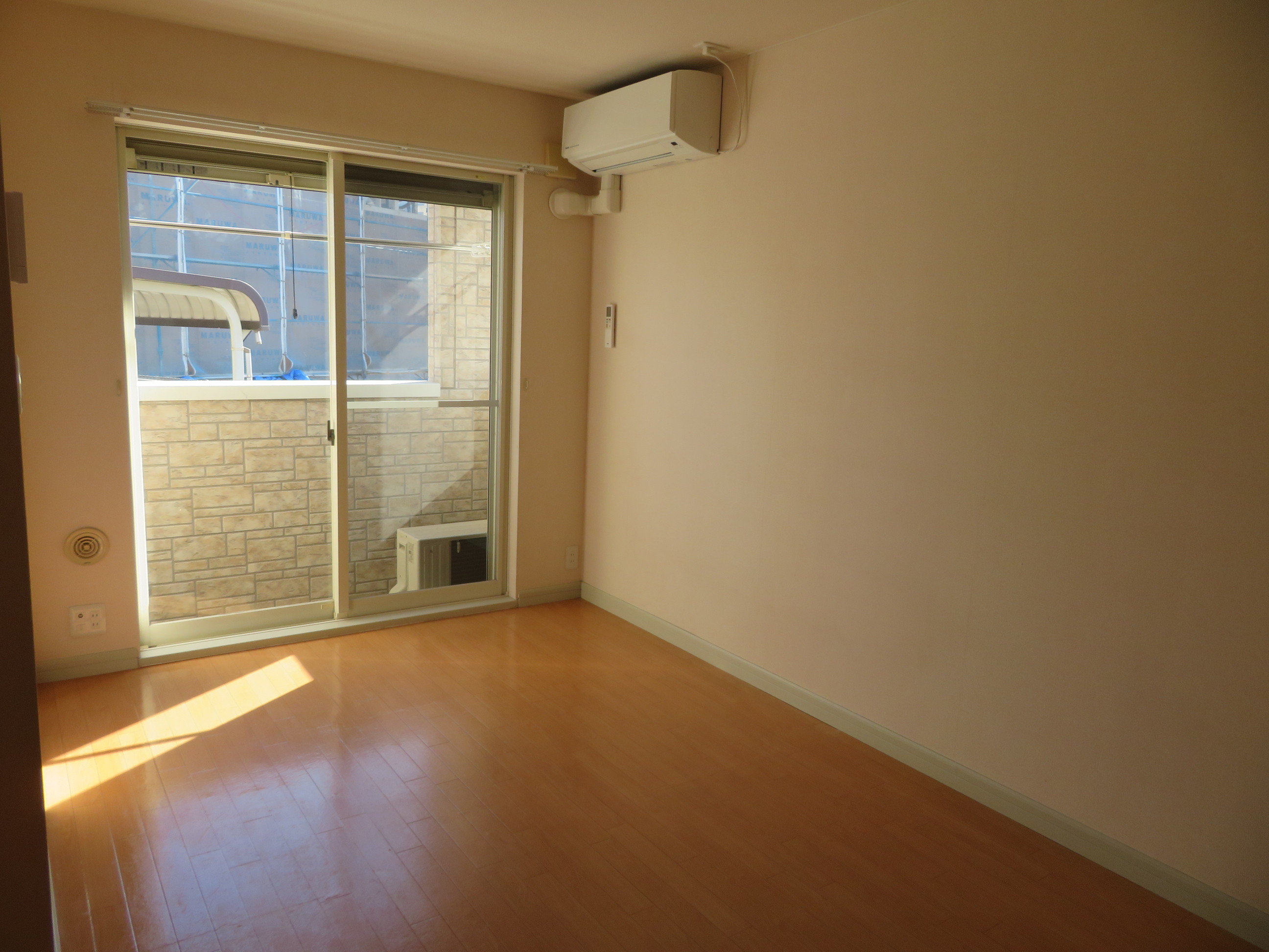 居室・リビング　8帖のダイニングキッチン！南向きで日当たり良好です♪