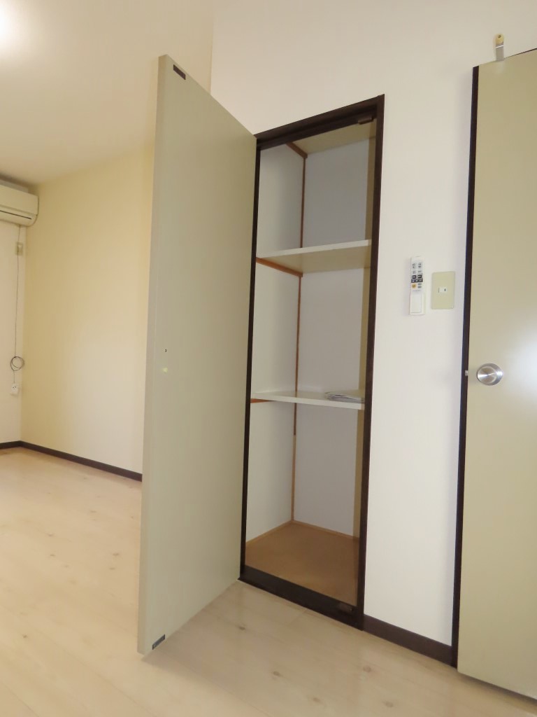 収納　洋室10帖の収納