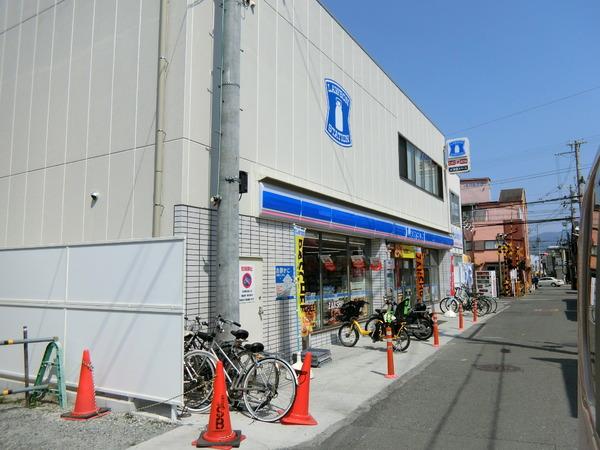 コンビニ　ローソン富田林西口駅前店（コンビニ）まで652m