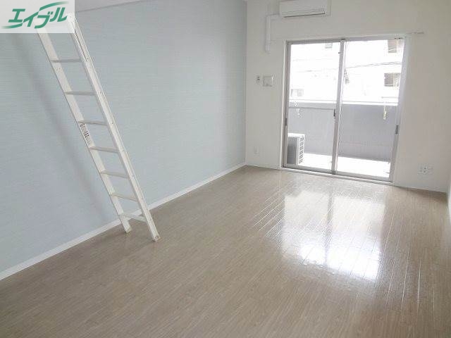 居室・リビング　南向き日当たり良好