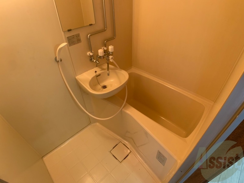 バス・シャワールーム　ユニットバスです。疲れを癒すのに欠かせませんね！