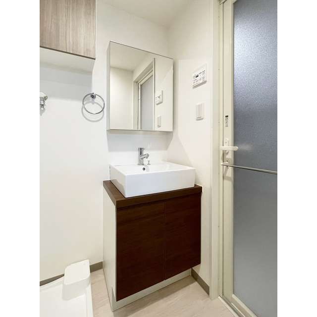 洗面設備　☆室内洗濯機置き場☆■収納＆鏡付き独立洗面台♪