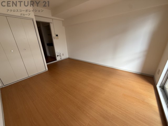 居室・リビング　キッチンが独立しているため広々と使用できる洋室